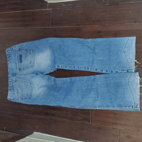 Ladies Wrangler jeans - Picture 2 of 6